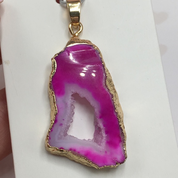 🔴SOLD🔴 14k yellow gold pink druzy pendant - Picture 3 of 6